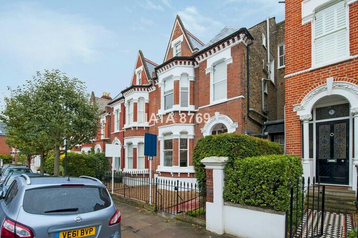 5 Bedroom Semi-Detached House To Rent In Morella Road, London, SW12