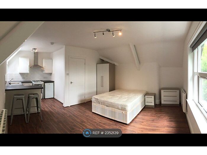 1 Bedroom Flat To Rent In Wood Road, Manchester, M16