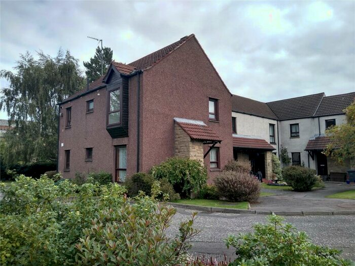 2 Bedroom Flat To Rent In The Paddockholm, Edinburgh, EH12