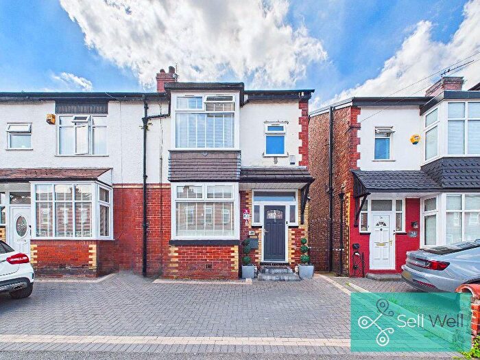 3 Bedroom Semi-Detached House For Sale In Hayfield Road, Salford, M6