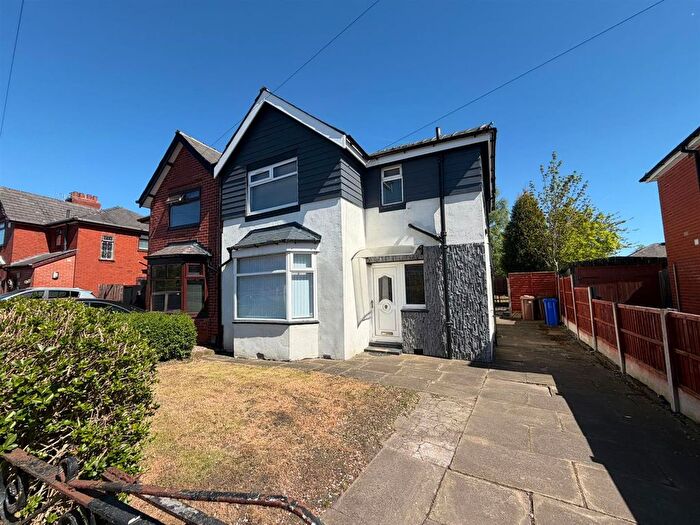 3 Bedroom Semi-Detached House For Sale In Birch Lane, Dukinfield, SK16