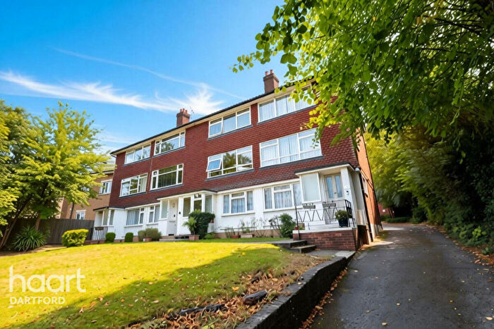 2 Bedroom Maisonette To Rent In Bean Road, Greenhithe, DA9