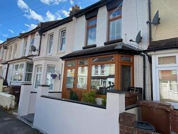 3 Bedroom House To Rent In Milton Road, Gillingham, ME7