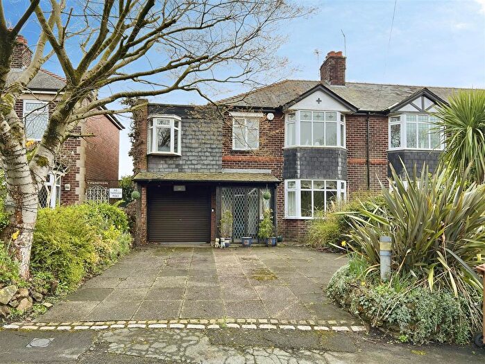 5 Bedroom Detached House For Sale In Waggs Road, Congleton, CW12