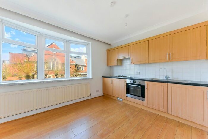 2 Bedroom Flat To Rent In Griffiths Road, London, SW19