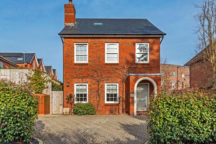 4 Bedroom Detached House For Sale In Sarum Road, Winchester, SO22