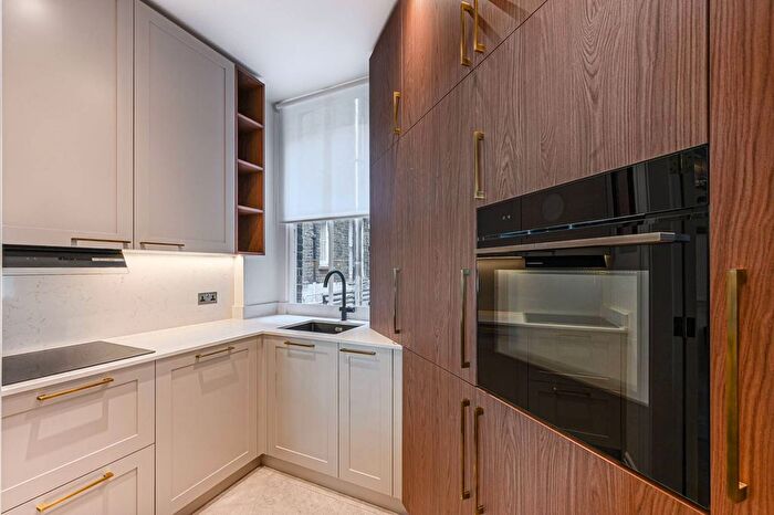 3 Bedroom Flat For Sale In Basil Street, Knightsbridge, London, SW3