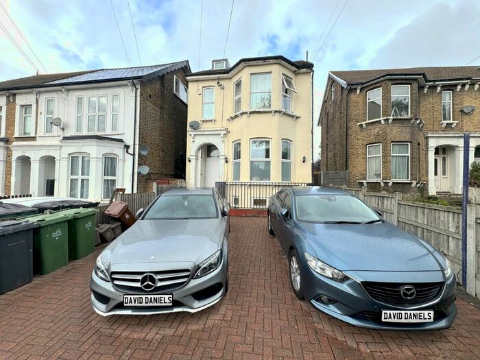 1 Bedroom Flat To Rent In Hainault Road, Leytonstone, E11
