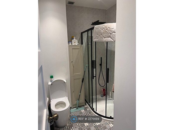 1 Bedroom Flat To Rent In Sinclair Road, London, W14