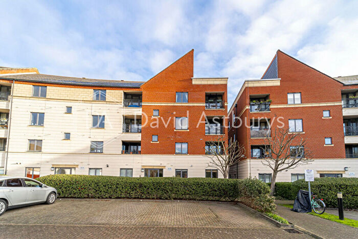 3 Bedroom Flat To Rent In Tollington Way, Holloway, London, N7