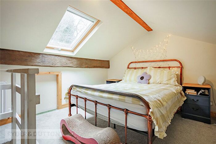 2 Bedroom Terraced House For Sale In Stockport Road, Mossley, OL5