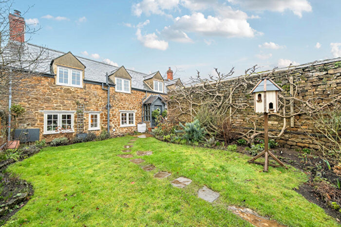 3 Bedroom Semi Detached House For Sale In Oxford Road, Adderbury, OX17