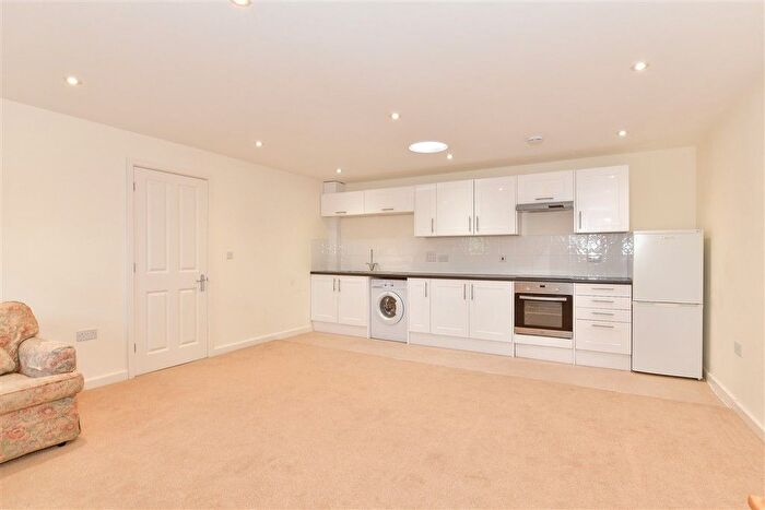1 Bedroom Flat For Sale In High Street, Snodland, Kent, ME6