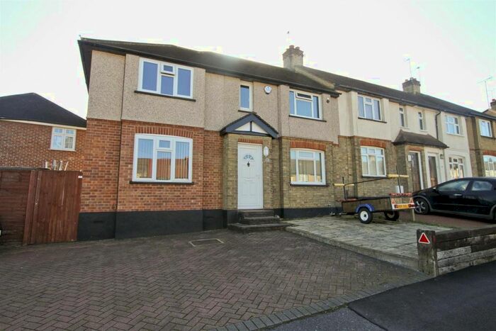 3 Bedroom End Of Terrace House To Rent In Snowden Avenue, Hillingdon, UB10