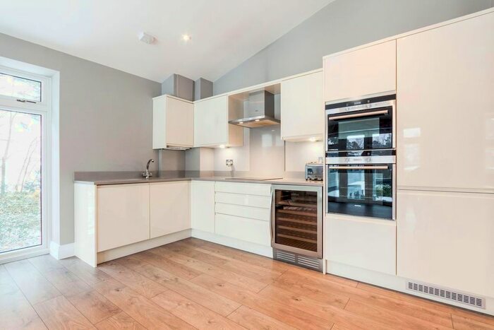 2 Bedroom Flat To Rent In Wellington Business Park, Crowthorne, RG45