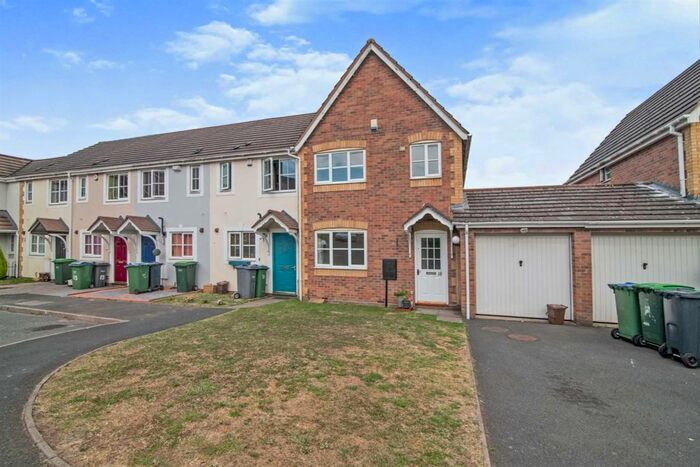 3 Bedroom Property To Rent In Siddons Way, West Bromwich, B70