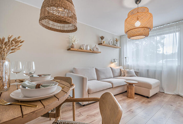 2 Bedroom Semi-Detached House For Sale In Canterbury Close, Yate, Bristol, Gloucestershire, BS37