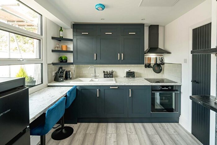 2 Bedroom Apartment For Sale In Southampton Way, London, SE5