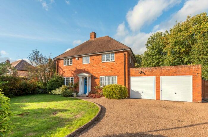 4 Bedroom Detached House For Sale In Hazelhurst Road, Burnham, SL1