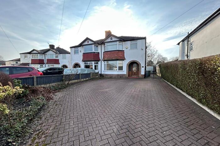 3 Bedroom Semi-Detached House To Rent In Warwick Drive, Sale, M33