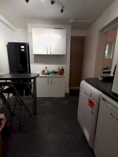 4 Bedroom Property To Rent In Park Place, Brynmill, Swansea SA2