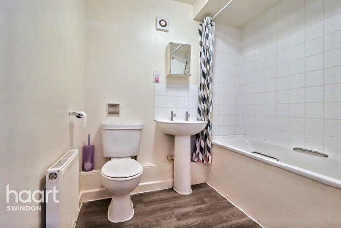 2 Bedroom Apartment To Rent In Redcross Place, Swindon, SN1