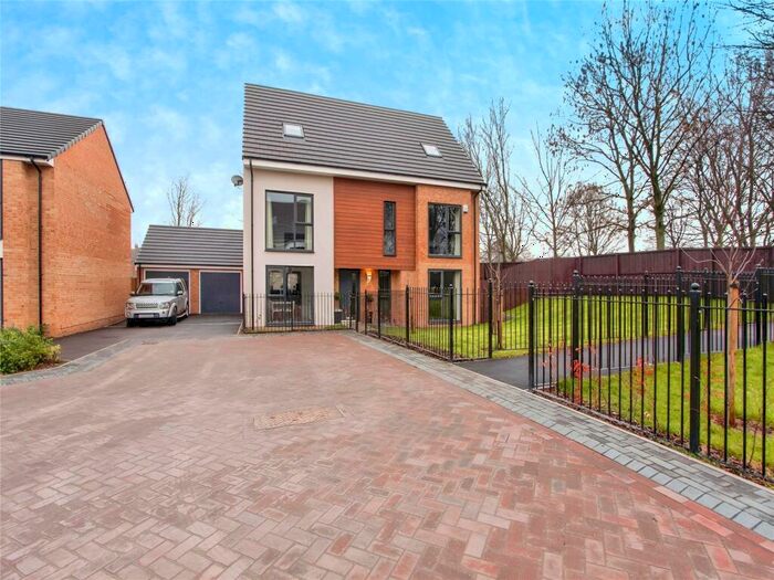 5 Bedroom Detached House To Rent In Grosvenor Walk, Barnsley, South Yorkshire, S70