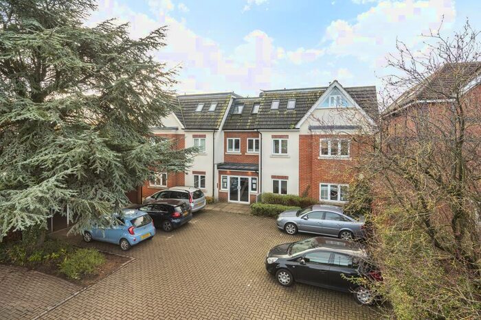 2 Bedroom Apartment To Rent In Templeton Court, Headington, OX3
