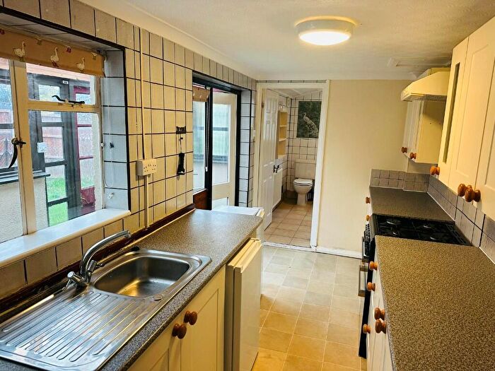 3 Bedroom End Of Terrace House For Sale In Folly Road, Deanshanger, MK19