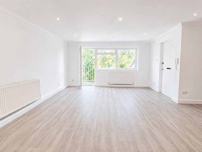 2 Bedroom Flat To Rent In Church Lane, Hornsey, N8