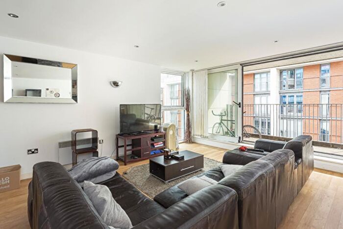 3 Bedroom Apartment To Rent In Marmara Apartments, Royal Victoria Dock, E16