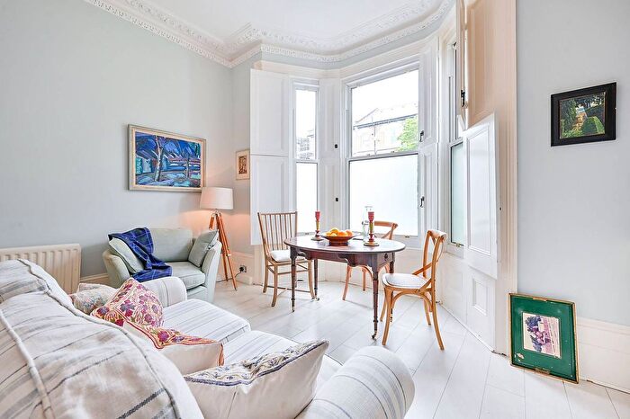 2 Bedroom Flat To Rent In Burlington Gardens, Poet's Corner, London, W3