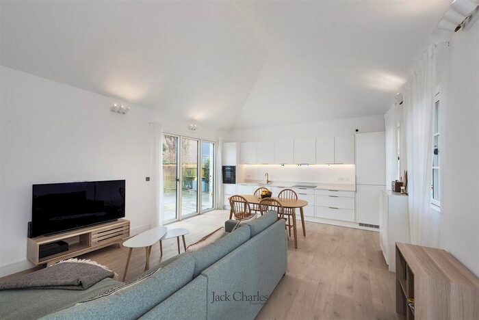 2 Bedroom Detached Bungalow For Sale In Croft Close, Tonbridge, TN10