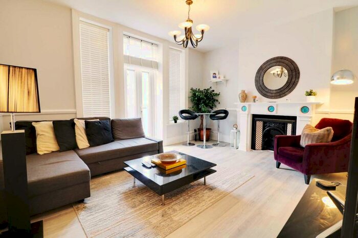 2 Bedroom Apartment To Rent In Old Christchurch Road, Bournemouth, BH1