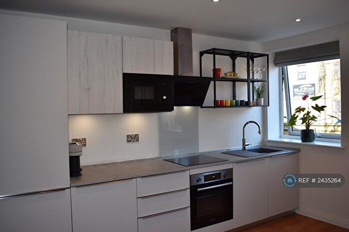 1 Bedroom Flat To Rent In Chelsea Court, High Wycombe, HP12
