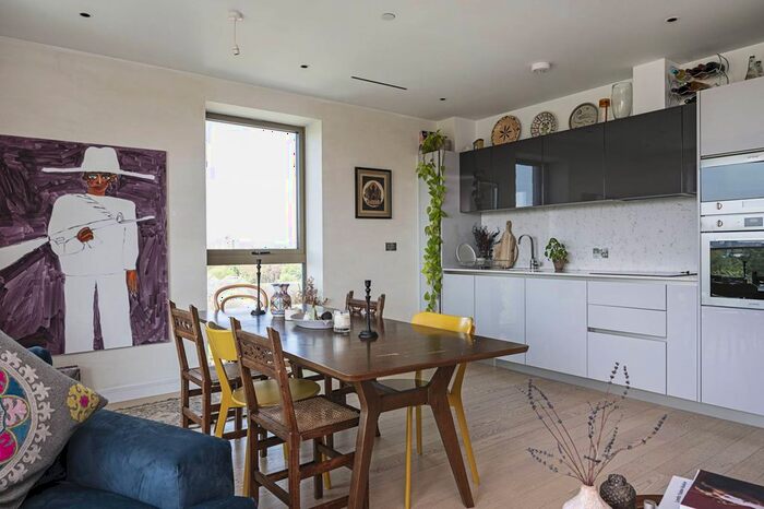 2 Bedroom Flat To Rent In Downs Road, Hackney, London, E5