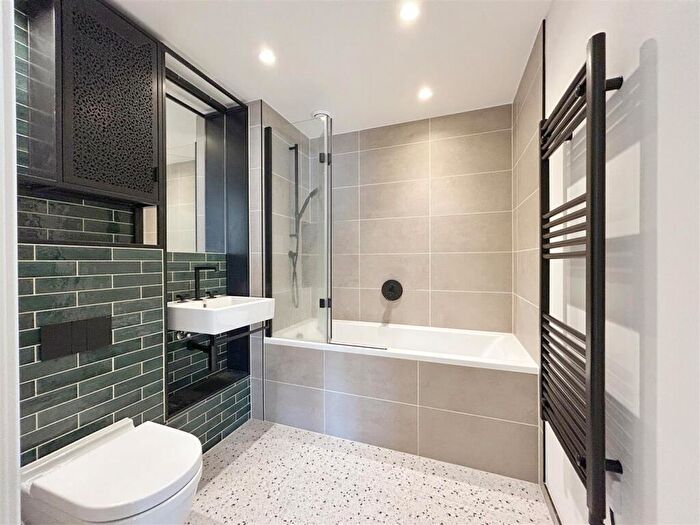 2 Bedroom Apartment To Rent In Iris House, Poplar Riverside, E14