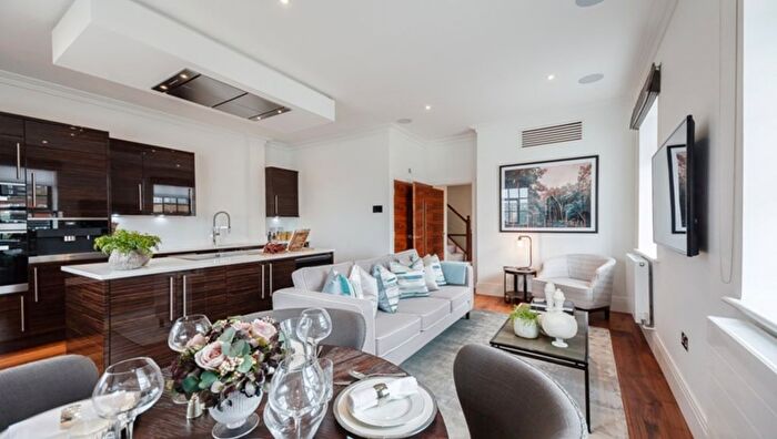 3 Bedroom Flat To Rent In Rainville Road, London, W6