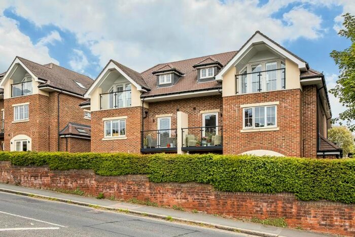 2 Bedroom Flat To Rent In Carroll Place, Guildford, GU2