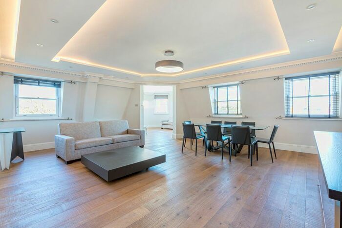 3 Bedroom Penthouse To Rent In Holland Park Avenue, London, W11