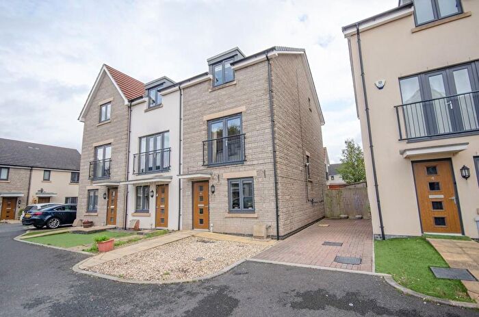 4 Bedroom Town House For Sale In Oak Tree Close, Mangotsfield, Bristol, BS16