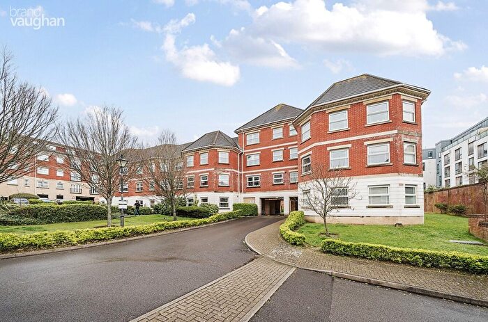 2 Bedroom Flat To Rent In Chiddingly House, Chatsworth Square, Hove, BN3