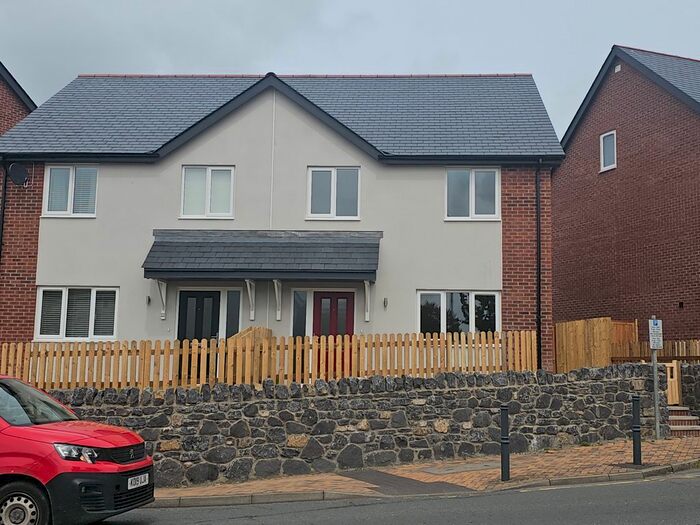 3 Bedroom Semi-Detached House To Rent In Maes Llifon, Llangefni, LL77