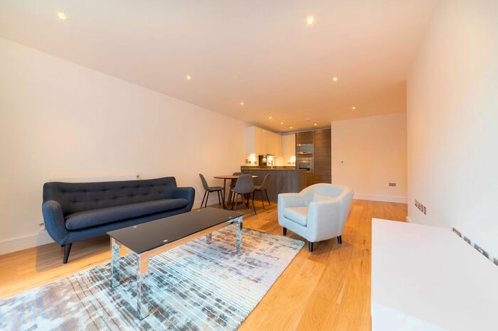 2 Bedroom Flat To Rent In Harbourside Court, Gullivers Walk, London, SE8