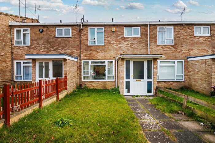 3 Bedroom Terraced House To Rent In Grove Road, Emmer Green, RG4