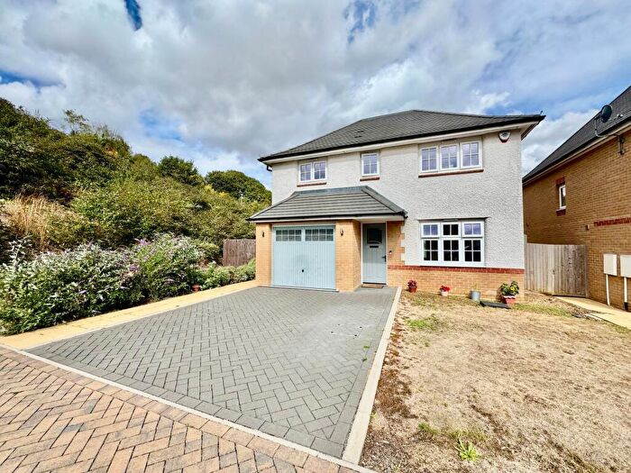 4 Bedroom Detached House For Sale In Whittle Drive, Luton, LU2