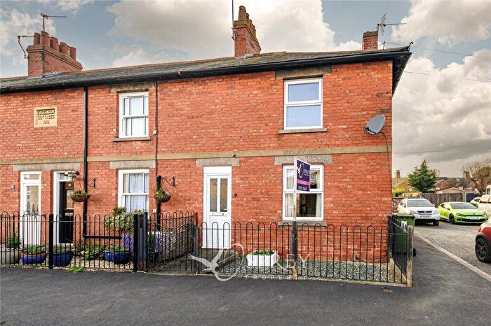 2 Bedroom End Of Terrace House For Sale In Long Row, Oakham, LE15