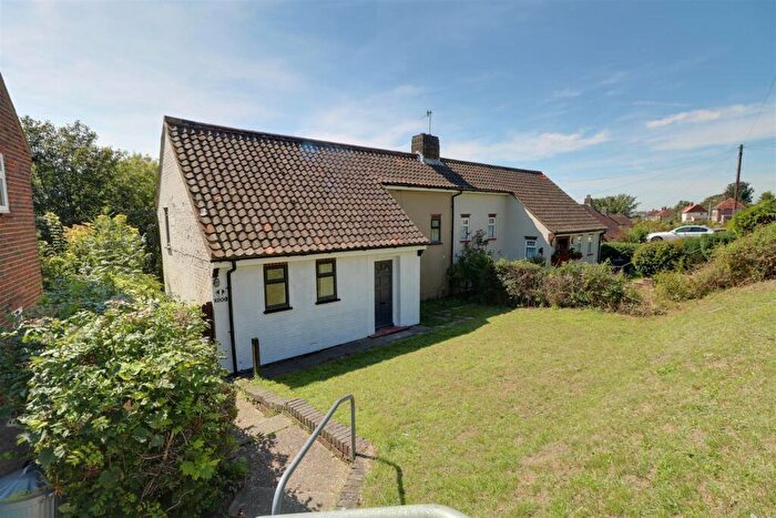 4 Bedroom Semi-Detached House To Rent In Norwich Drive, Brighton, BN2