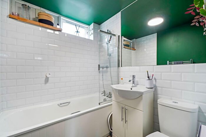 1 Bedroom Flat For Sale In Grangedale Close, Northwood, HA6