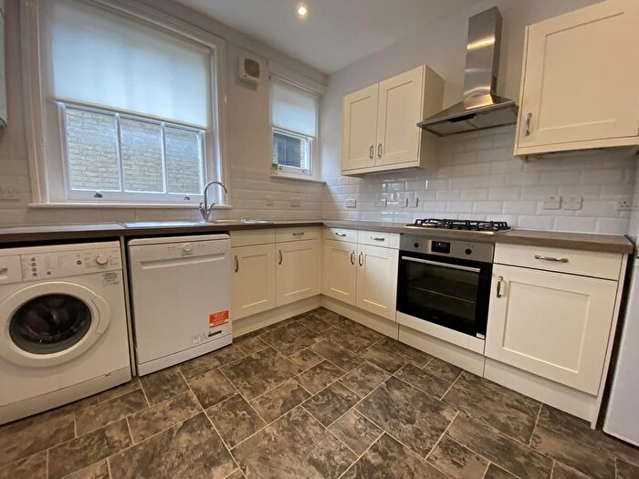 4 Bedroom Flat To Rent In Calton Avenue, Dulwich Village, London, SE21